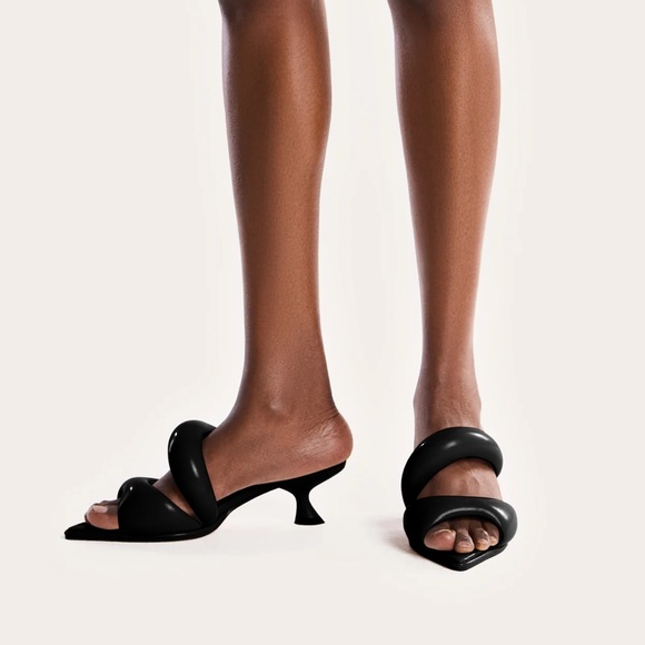 JW PEI SARA MULE BLACK - Picture 2 of 5